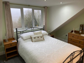Four Oaks, Kintbury. Private self-catering annex.